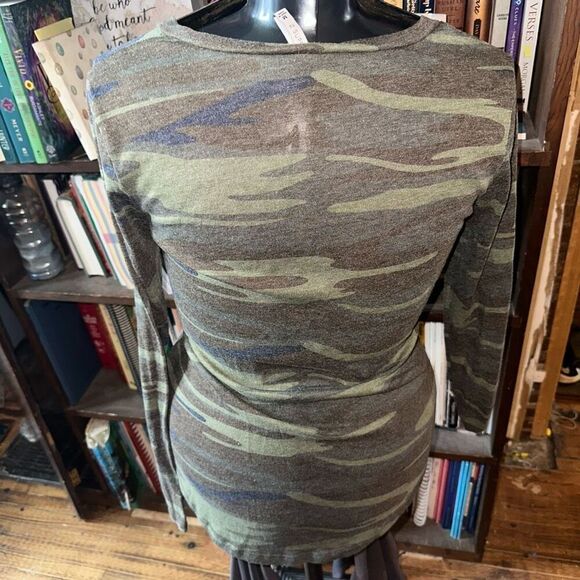 Z Supply green v-neck camo M slub cozy basic long sleeve tee - Picture 2 of 3